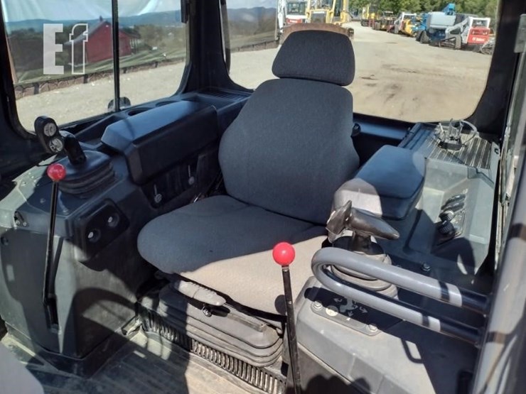 2016-deere-650k-image-15