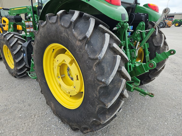 2020-john-deere-6105e-image-15
