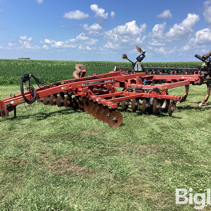 Case IH 730B Ecolo-Tiger 7-Shank Ripper