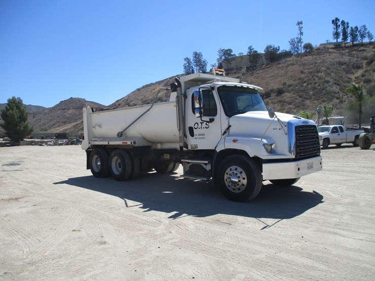 2014-freightliner-114sd-image-2