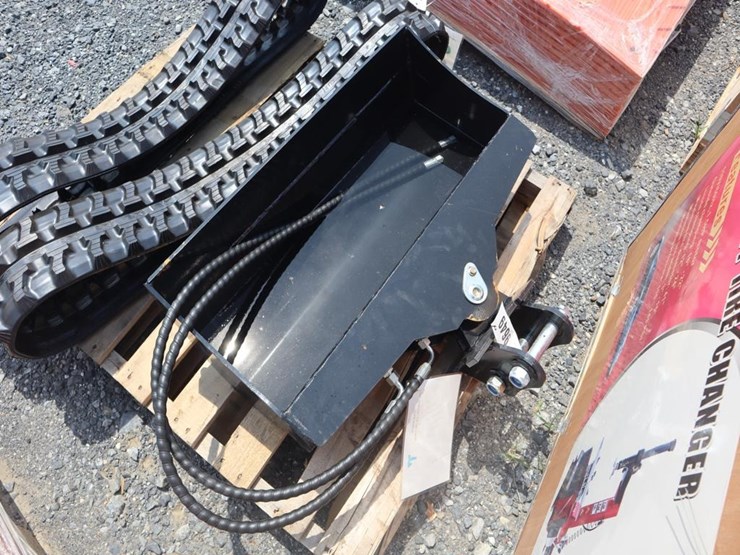 tpm-32"-hydraulic-tilt-bucket-image-1