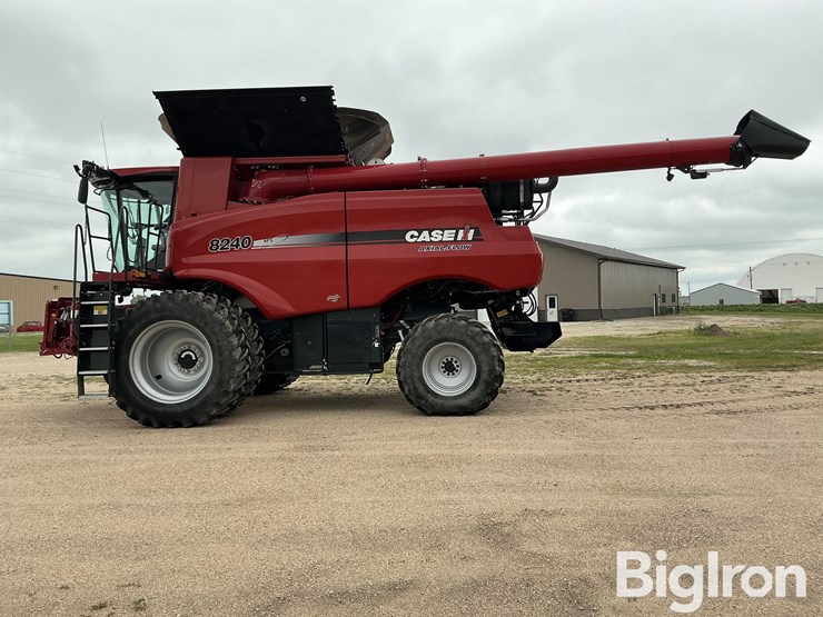 2018-case-ih-8240-image-8
