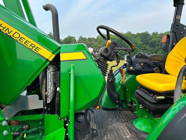 2018-john-deere-5075m-image-45