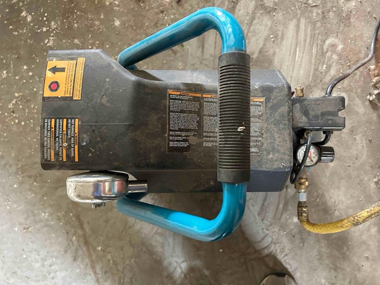 makita-pneumatics-air-compressor-image-3