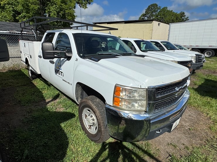 2009-chevrolet-silverado-2500-image-2