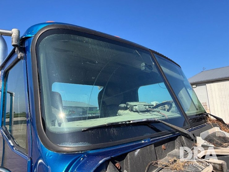 2002-ihc-9400i-day-cab-truck-(gp10940,-unit-109996)-image-66