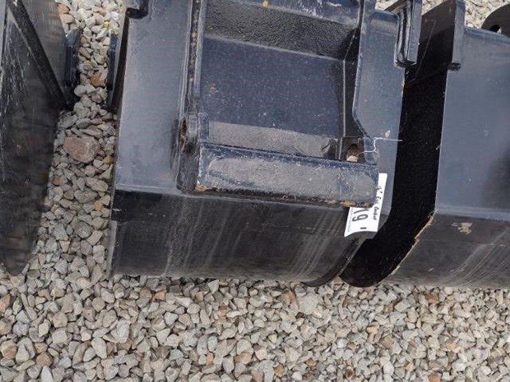 16-in-excavator-bucket-image-2
