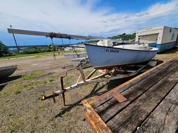 #2534-•-o-day-rhodes-19'-sail-boat-with-trailer-image-1