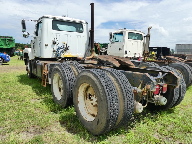 1986-international-s2500-image-3