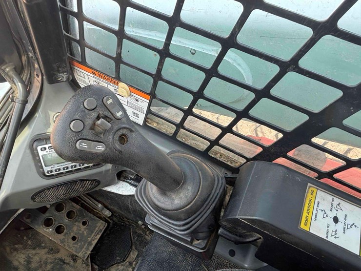 2017-bobcat-t750-image-25