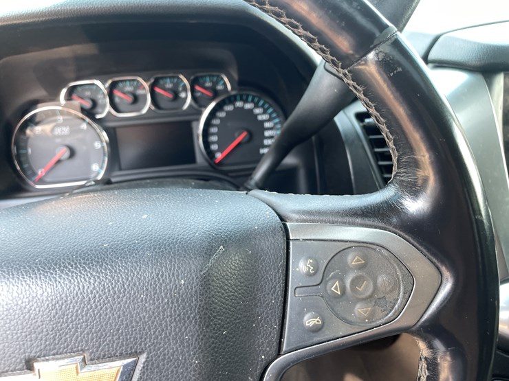 2015-chevrolet-suburban-image-26