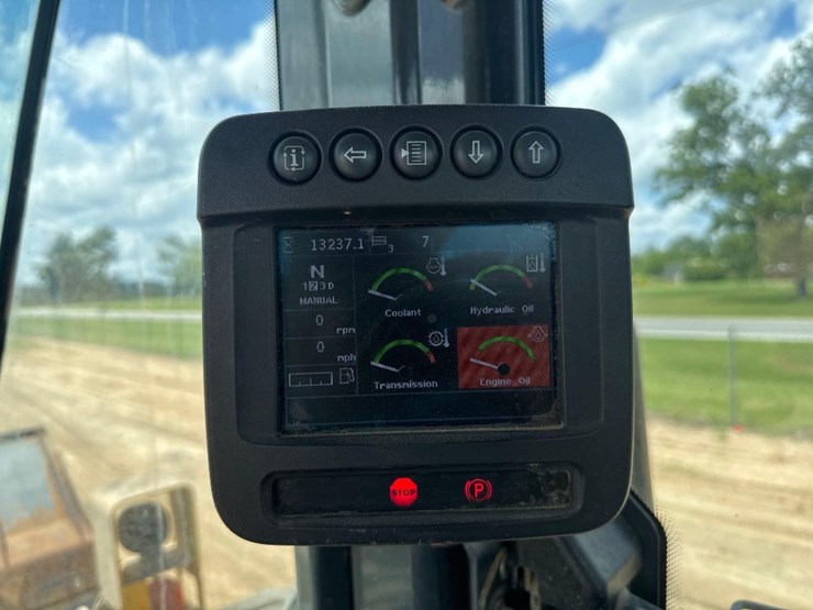 2015-deere-744k-image-27