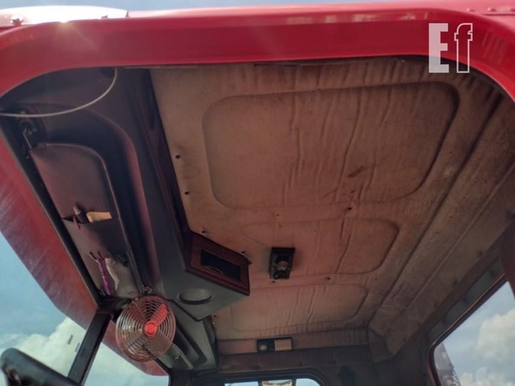 2003-freightliner-fld112-image-14