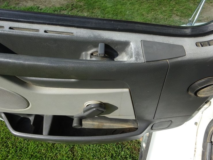 2005-volvo-10-image-69
