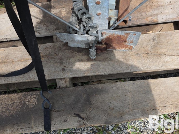 h-r-manufacturing-cat-3-w-navigation-system-image-9
