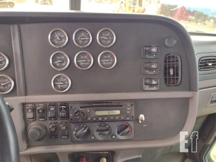 2011-peterbilt-388-image-10