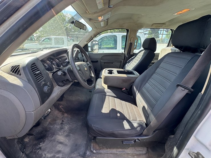 2011-chevrolet-silverado-2500-image-5