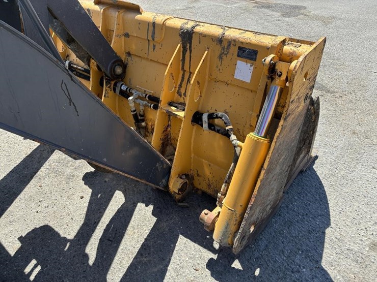 2019-deere-310l-ep-image-6