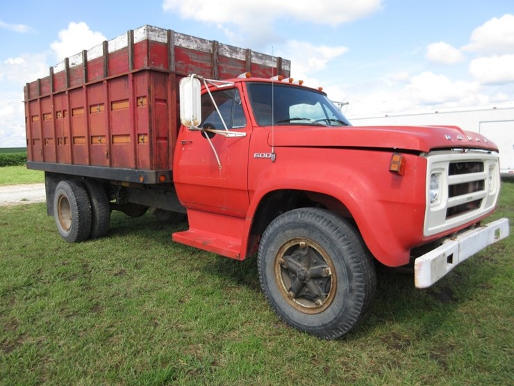 1975-dodge-600-image-1