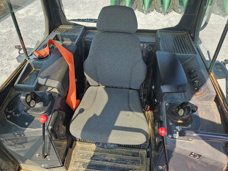 2018-deere-550k-image-17