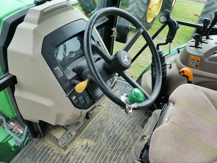 2015-john-deere-6115d-image-11
