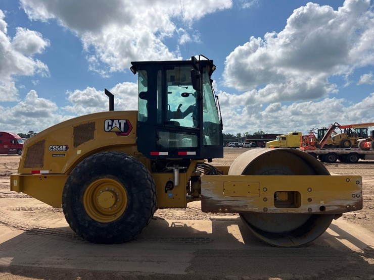 2022-caterpillar-cs54b-image-5