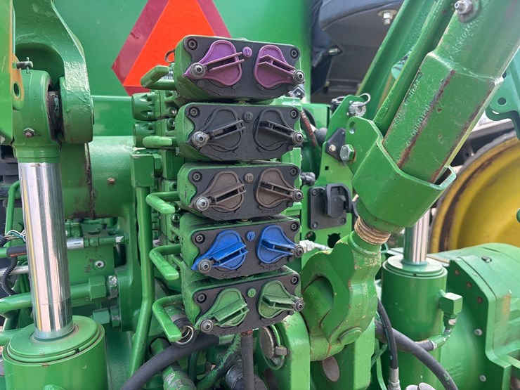 2014-john-deere-8335rt-image-36