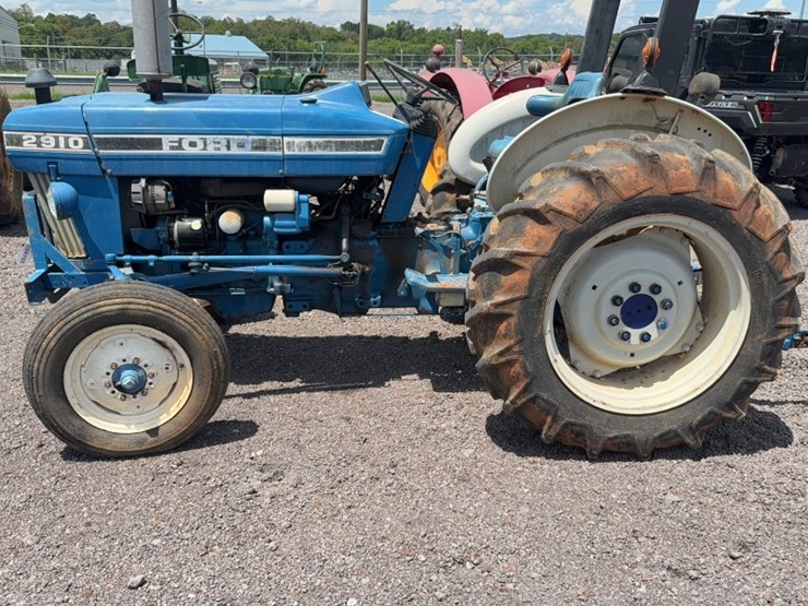 ford-2910-image-16