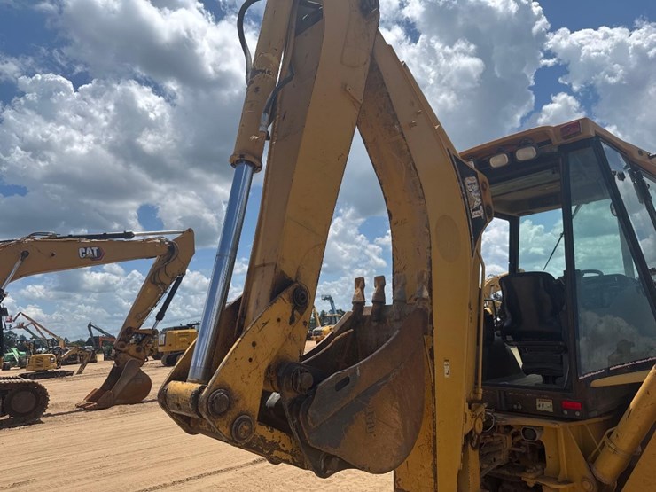 2003-caterpillar-420d-image-17
