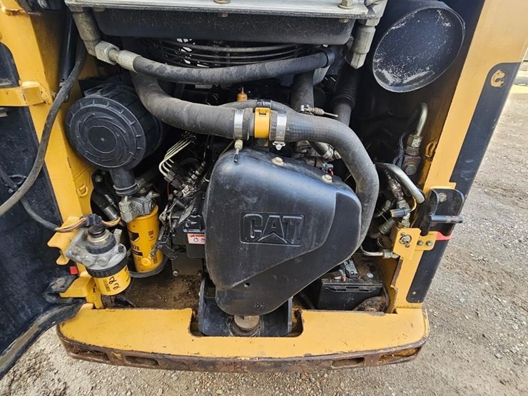 2001-caterpillar-216b-image-11