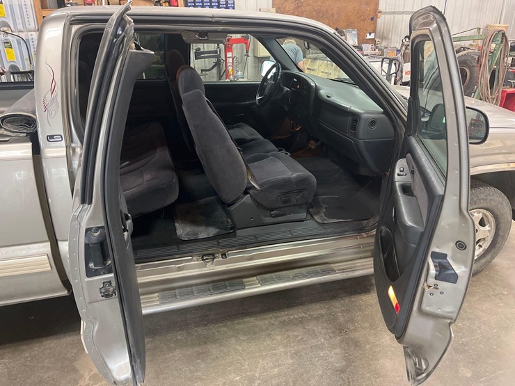 2000-chevrolet-1500-image-31
