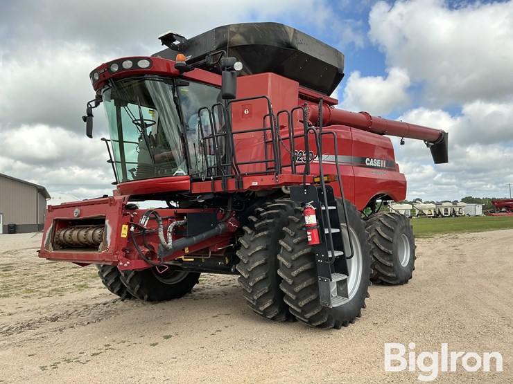 2012-case-ih-8230-image-1
