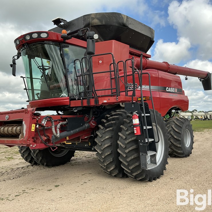 2012 CASE IH 8230