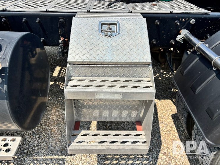 2016-kenworth-t880-image-30
