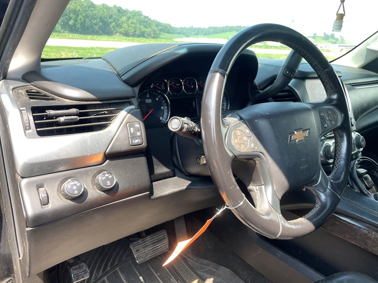 2015-chevrolet-suburban-image-20