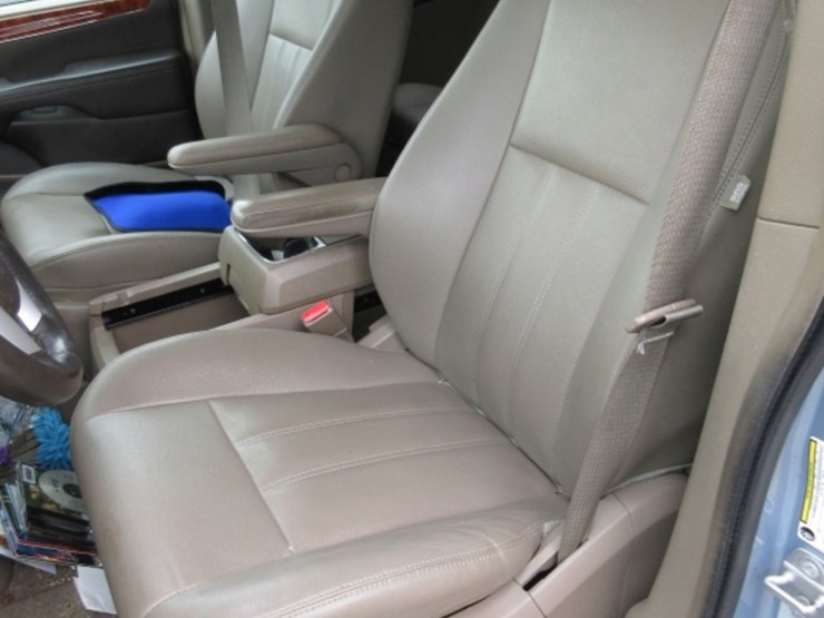 2016-chrysler-town-&-country-image-7