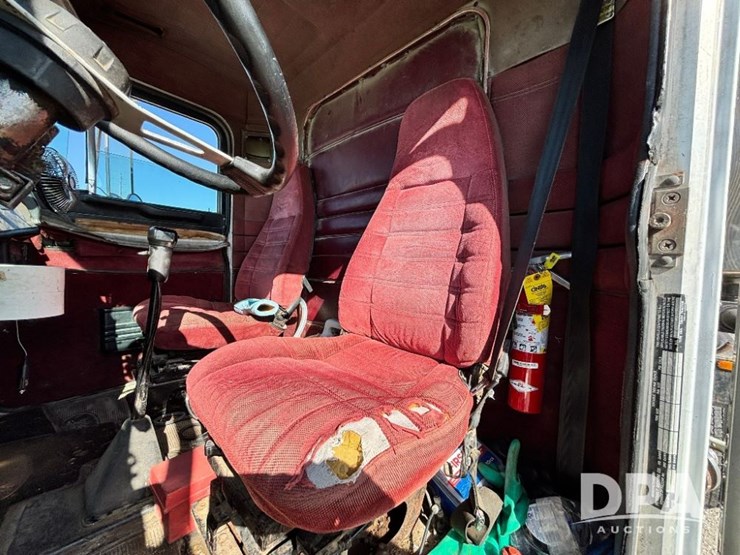 1987-peterbilt-377-image-69