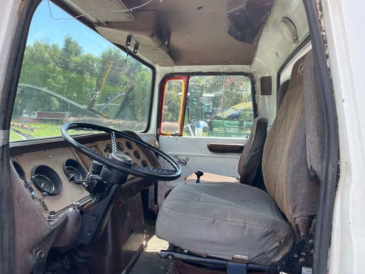 ford-l9000-image-41