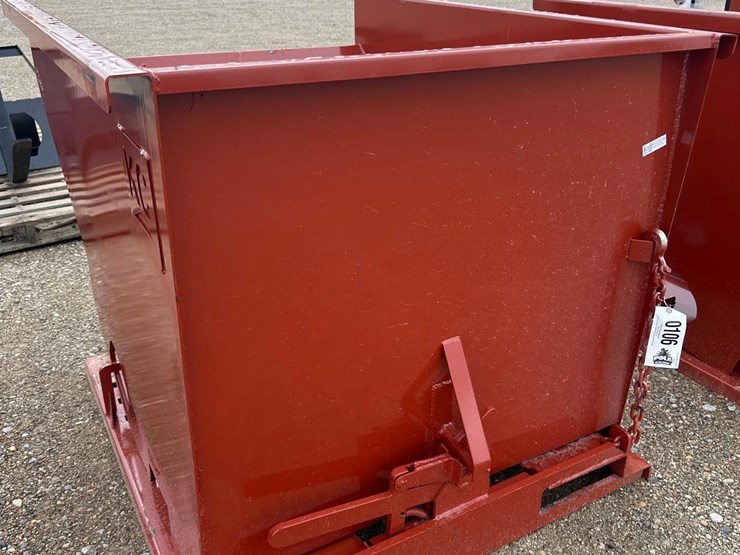 106---2.0-cy.-self-dumping-hopper-w/-fork-pockets-image-2