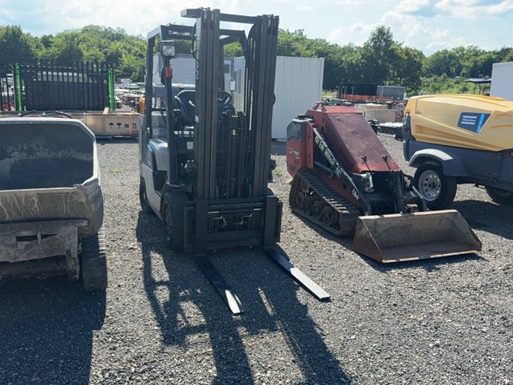 #2090-•-nissan-50-lp-forklift-image-3