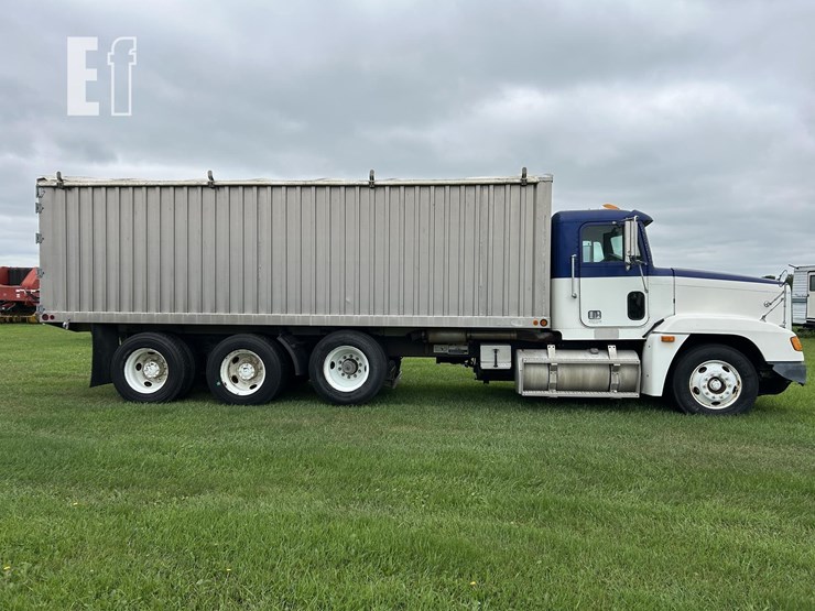 2001-freightliner-fld120-image-4