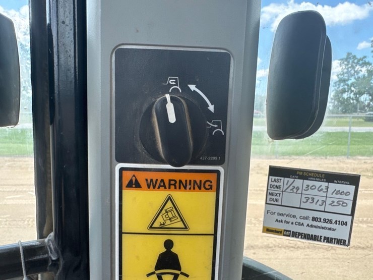 2019-caterpillar-440-image-33