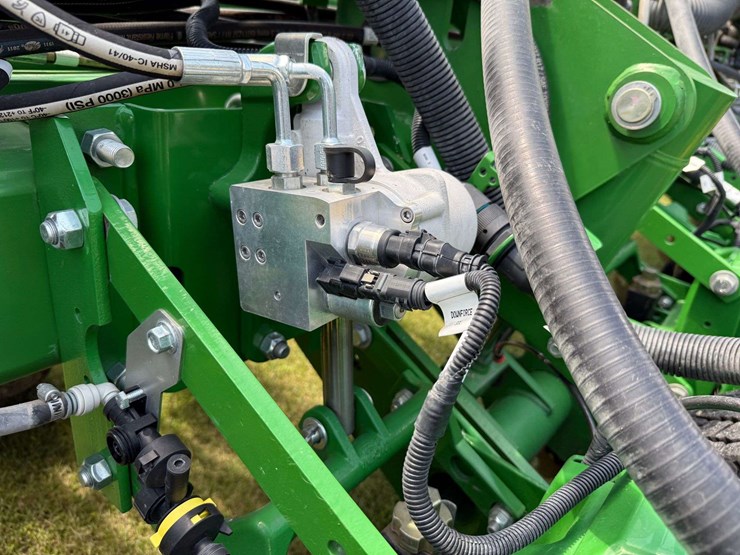 2014-john-deere-1770nt-image-18