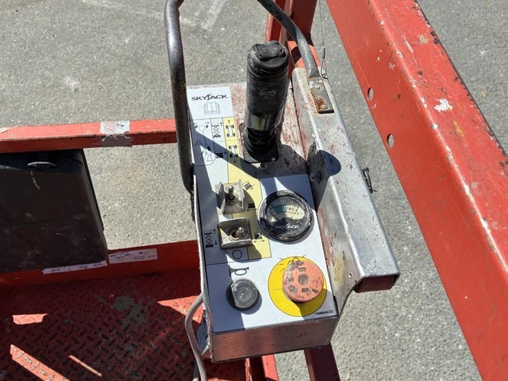 2018-sky-jack-sj111-3219-scissor-lift-image-6