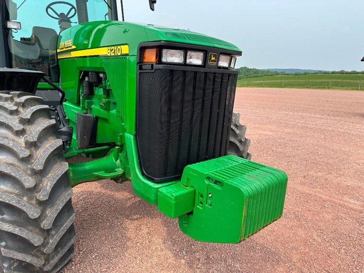 john-deere-8210-image-32
