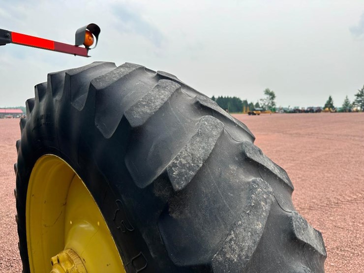 john-deere-8210-image-10