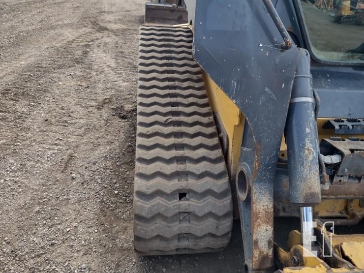 2020-deere-333g-image-34
