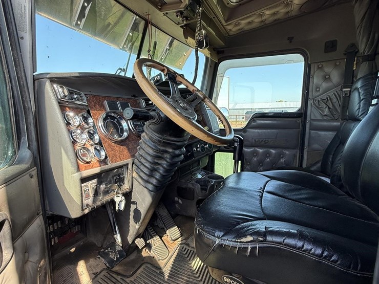 2005-kenworth-w900-image-41