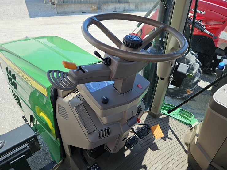 2020-john-deere-6110m-image-13
