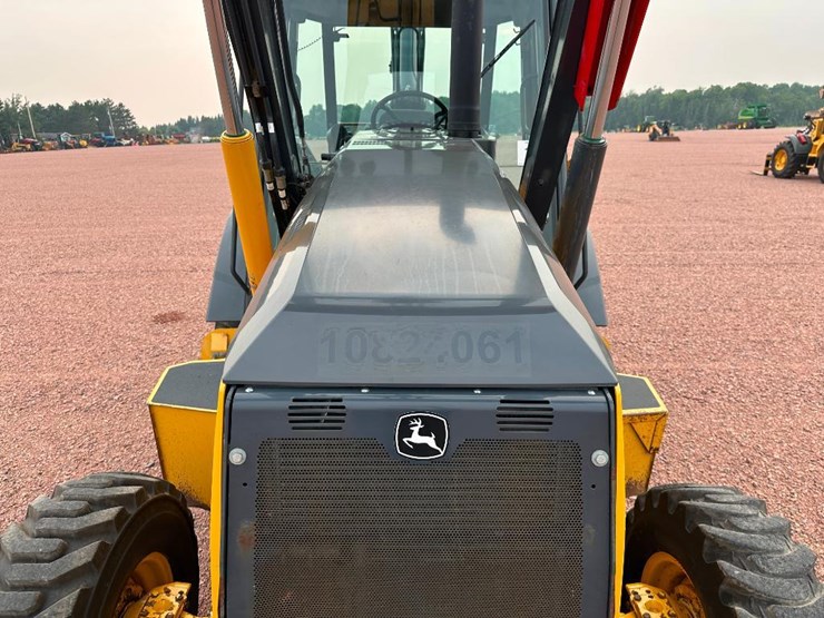 2018-deere-310sl-image-41